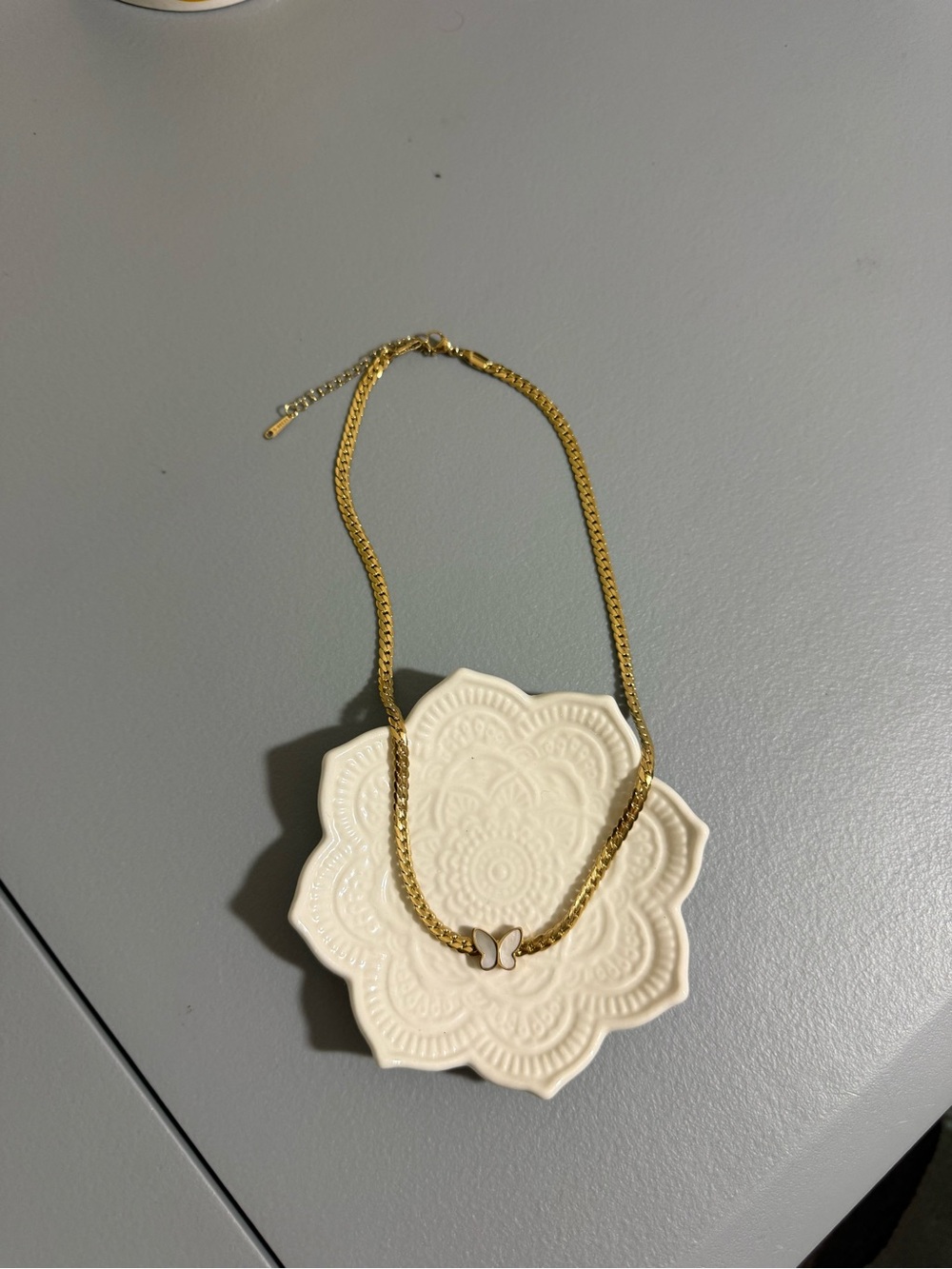 Dainty Mother of Pearl Butterfly Pendant Gold Plated Cuban Chain Necklace Boho - Picture 5 of 9